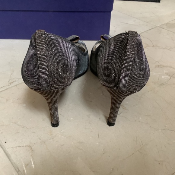 Stuart Weitzman Glitter Pumps Silver & Gold Shimmer Peep Toe Heels Size 8 - Picture 6 of 9